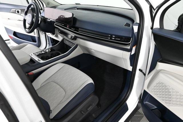 new 2026 Kia Carnival Hybrid car, priced at $51,190