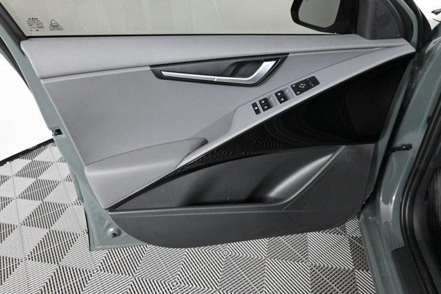 new 2025 Kia Niro car, priced at $28,922