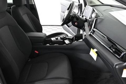 new 2025 Kia Sportage Hybrid car, priced at $28,667