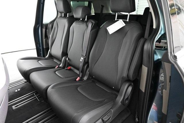 new 2026 Kia Carnival Hybrid car, priced at $48,224