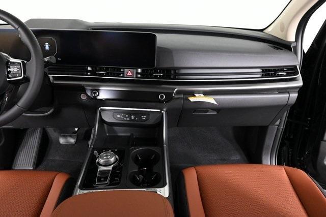 new 2026 Kia Carnival Hybrid car, priced at $54,900