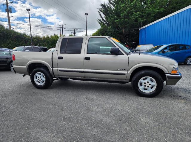 used 2001 Chevrolet S-10 car, priced at $10,999