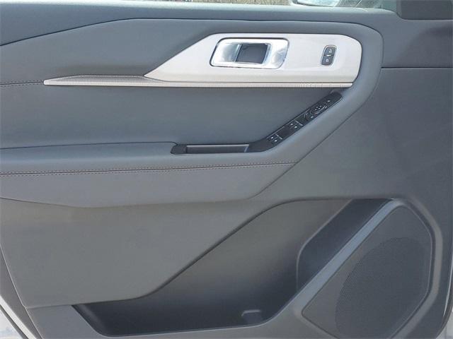 new 2025 Ford Explorer car, priced at $48,700