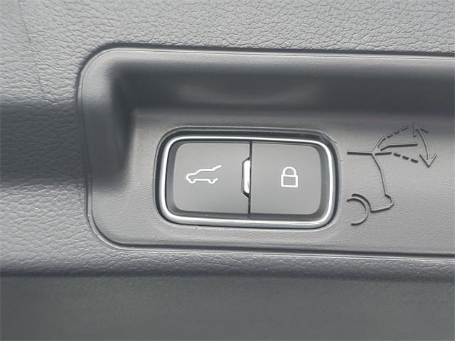 new 2025 Ford Explorer car, priced at $50,555