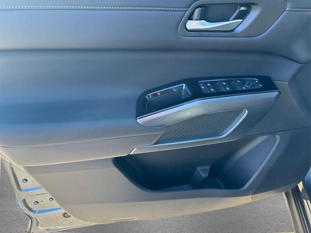 new 2025 Nissan Pathfinder car, priced at $41,094