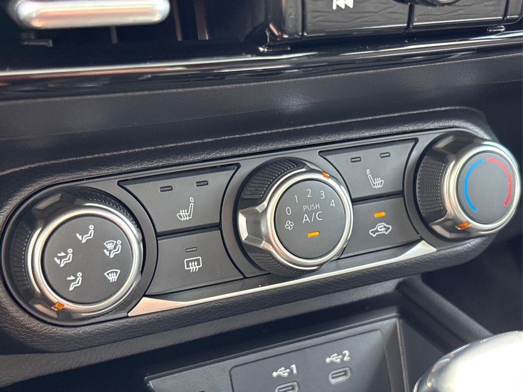 new 2025 Nissan Kicks car, priced at $29,492