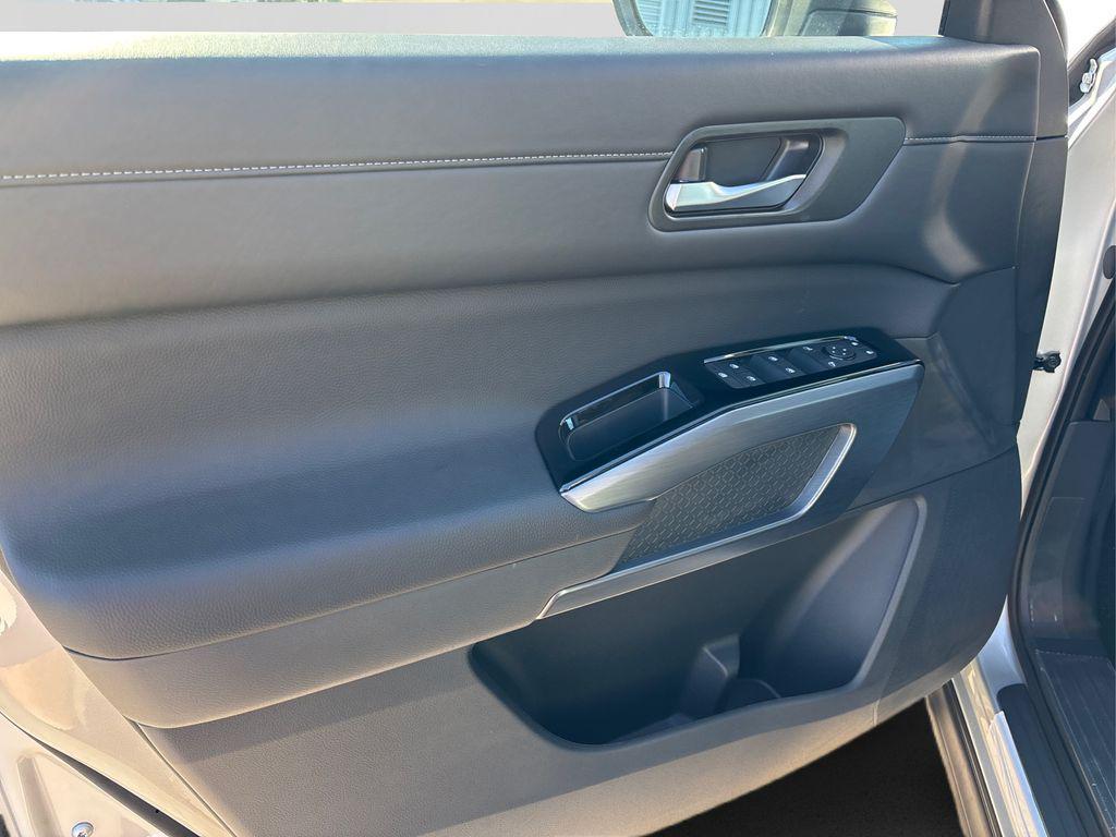 new 2025 Nissan Pathfinder car, priced at $39,581
