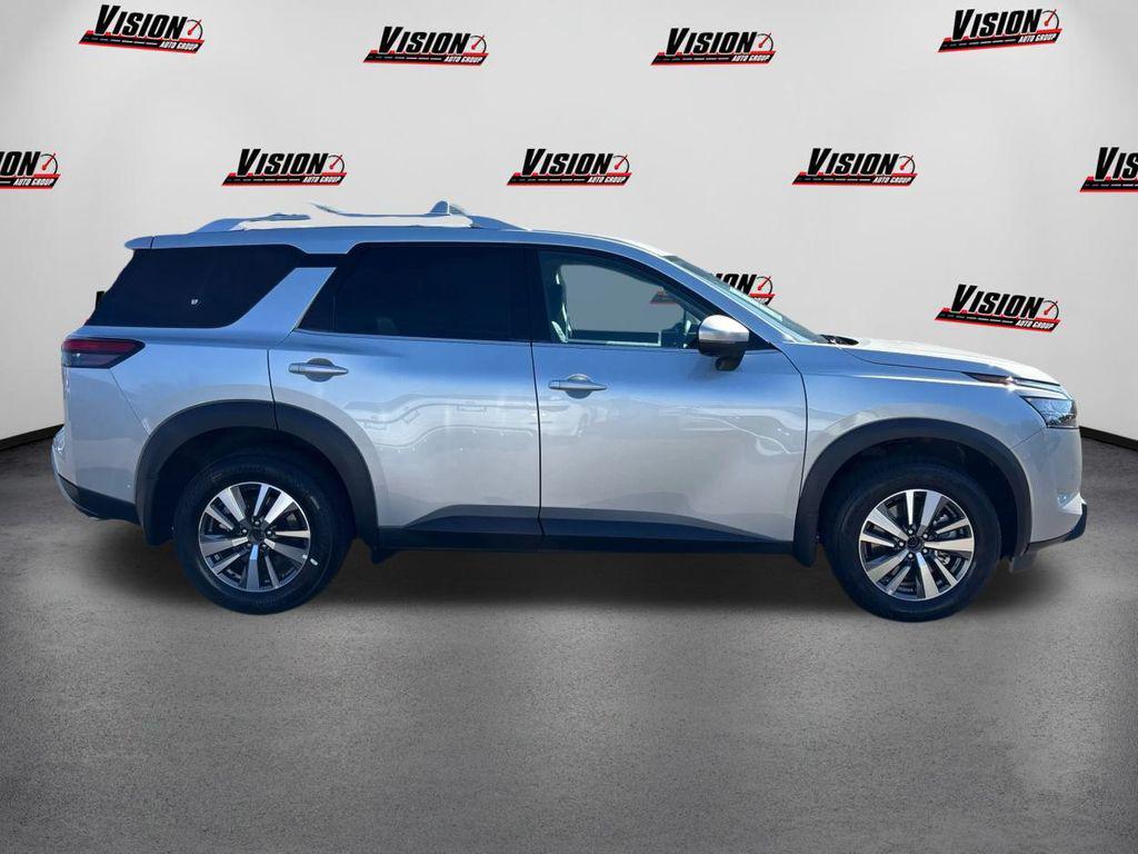new 2025 Nissan Pathfinder car, priced at $39,581
