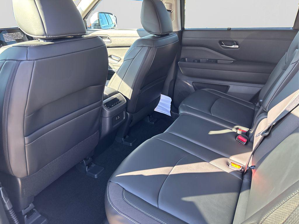 new 2025 Nissan Pathfinder car, priced at $39,581