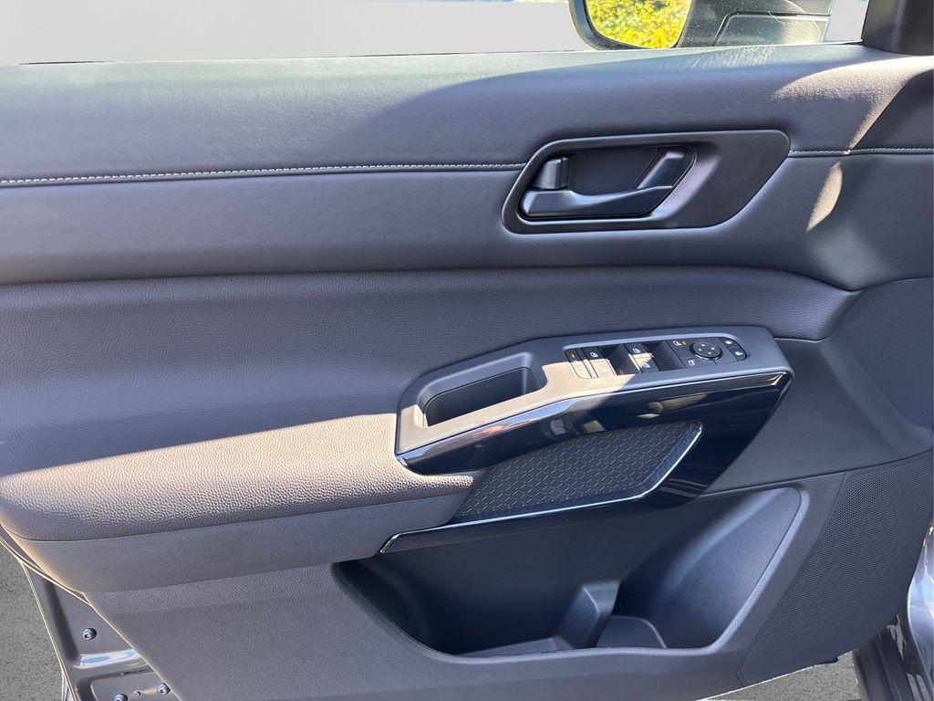 new 2025 Nissan Pathfinder car, priced at $37,512