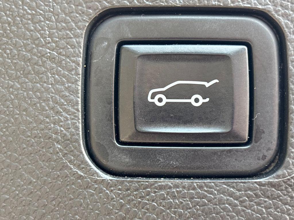 used 2022 Chevrolet Traverse car, priced at $26,984