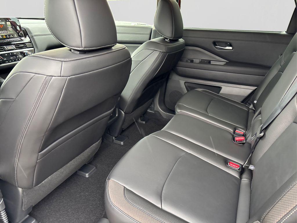 new 2025 Nissan Pathfinder car, priced at $40,956