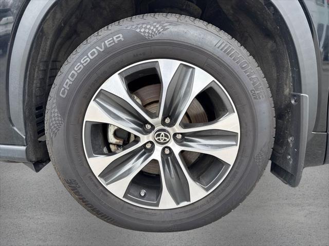 used 2021 Toyota Highlander car, priced at $28,570