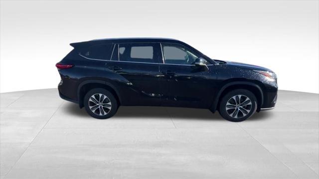 used 2021 Toyota Highlander car, priced at $32,170