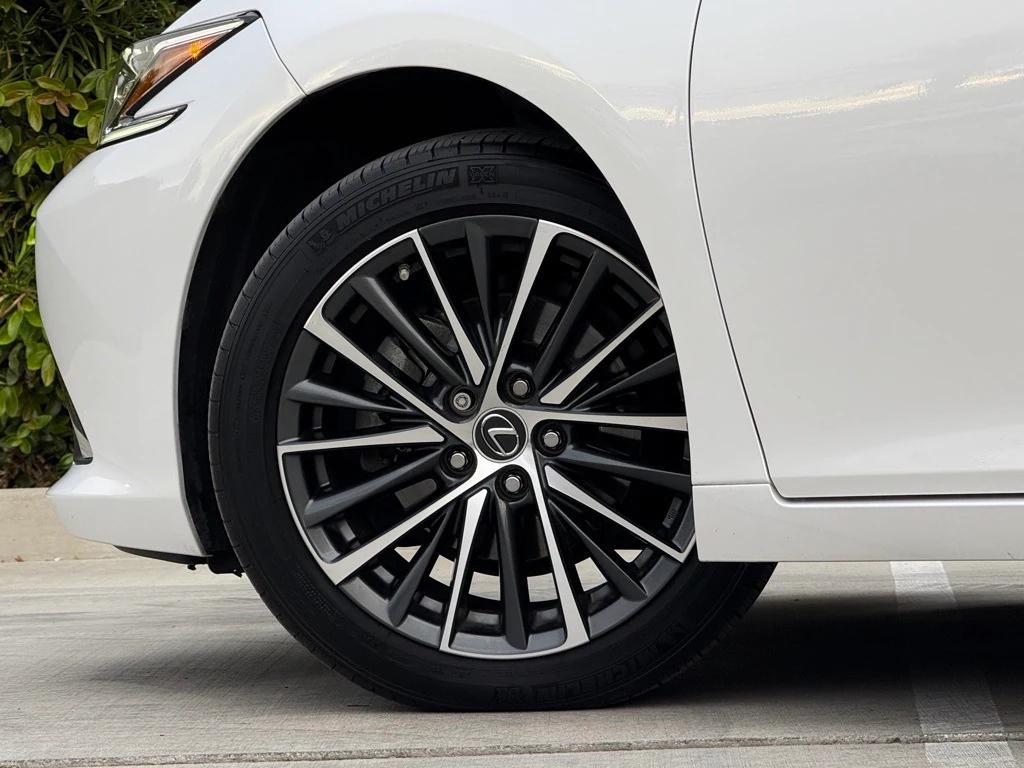 used 2022 Lexus ES 300h car, priced at $29,641