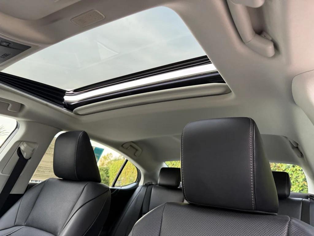 used 2022 Lexus ES 300h car, priced at $29,641