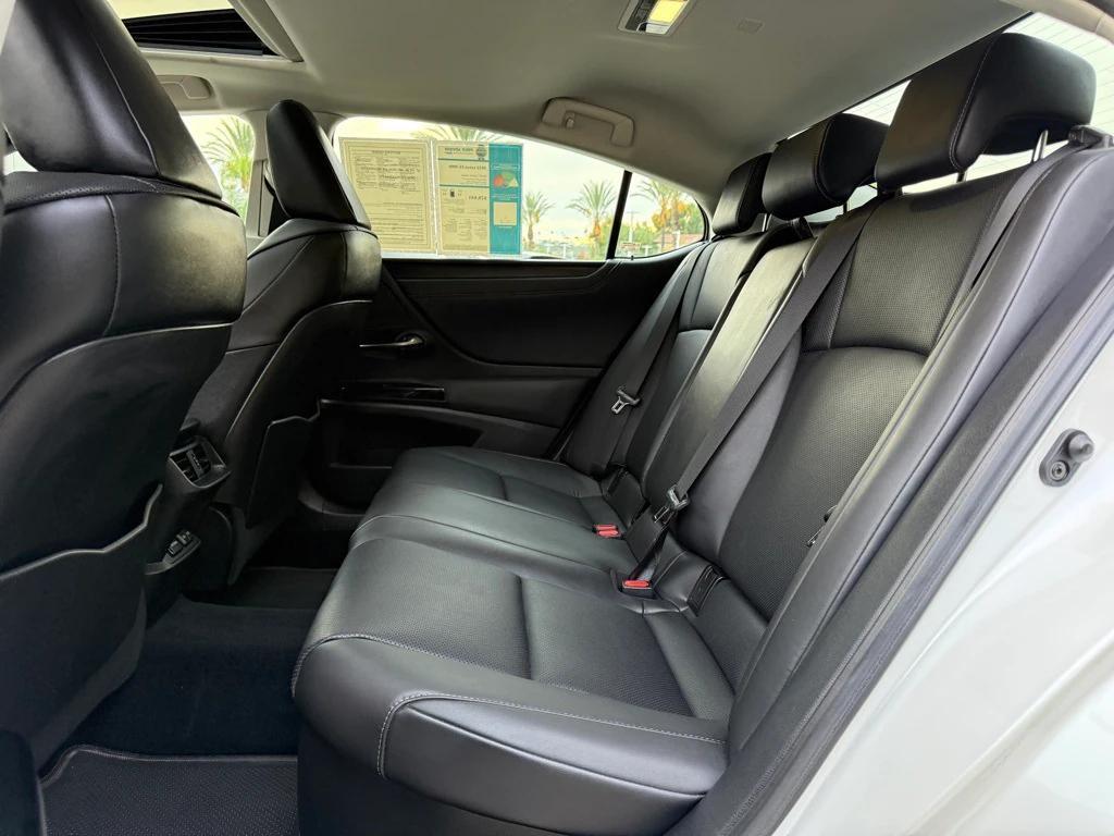 used 2022 Lexus ES 300h car, priced at $29,641