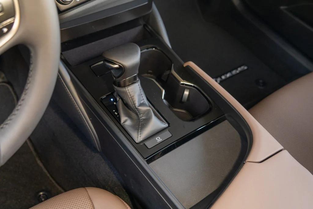 new 2025 Lexus ES 350 car, priced at $43,935