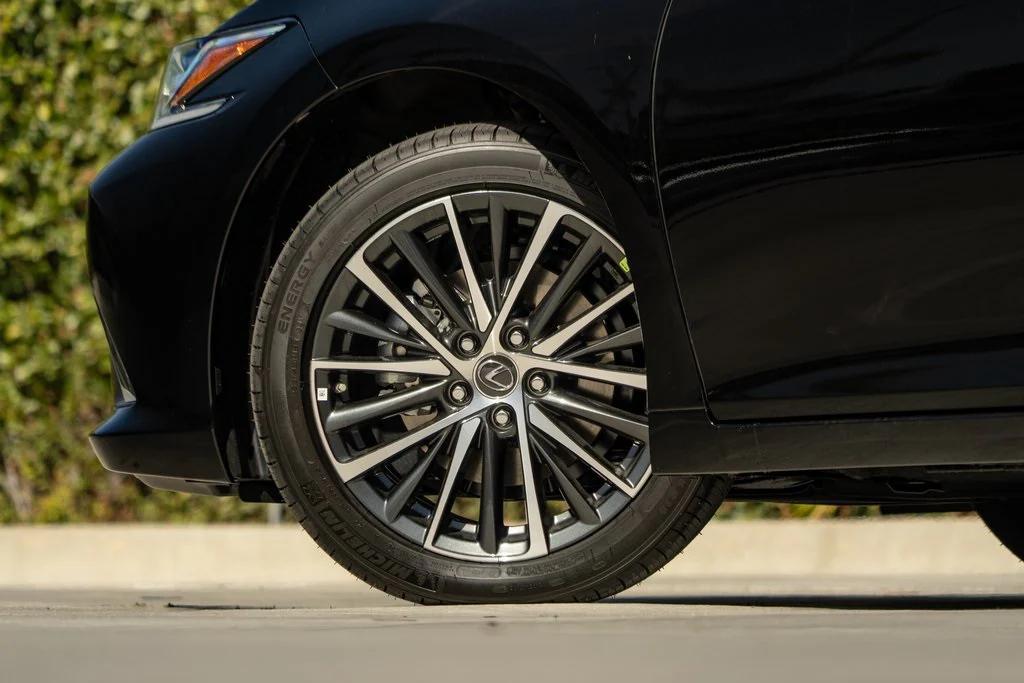 new 2025 Lexus ES 350 car, priced at $44,179