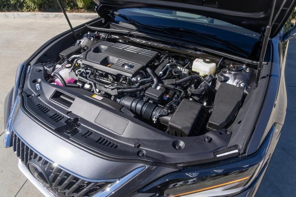 new 2025 Lexus ES 300h car, priced at $56,125