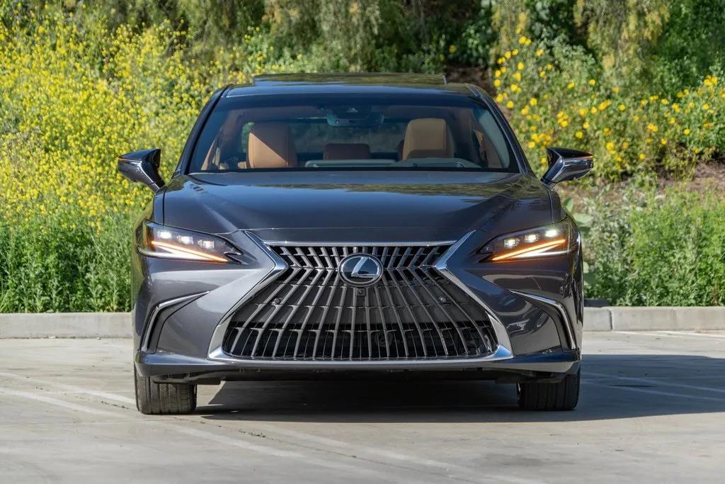 new 2025 Lexus ES 300h car, priced at $56,125