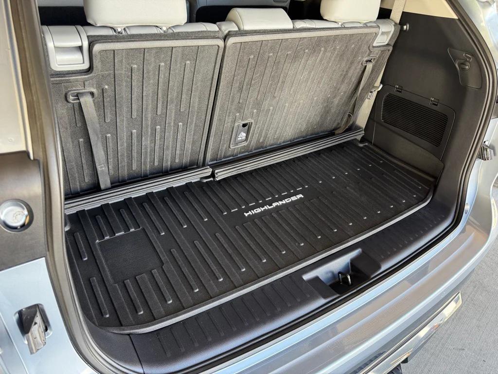 used 2021 Toyota Highlander car, priced at $31,552