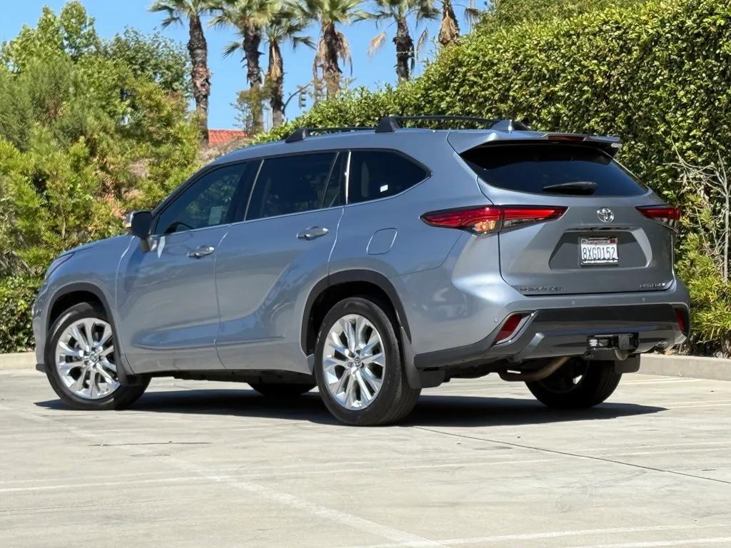 used 2021 Toyota Highlander car, priced at $31,552