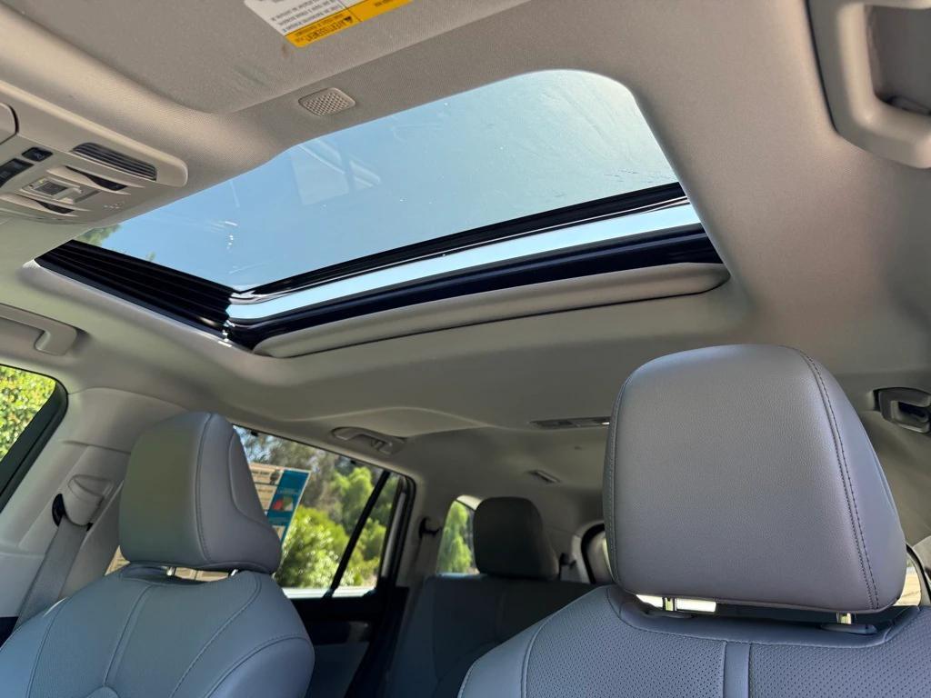 used 2021 Toyota Highlander car, priced at $31,552