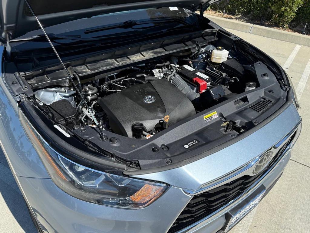 used 2021 Toyota Highlander car, priced at $31,552