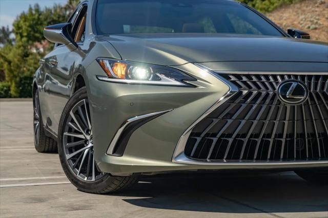 new 2025 Lexus ES 300h car, priced at $48,065