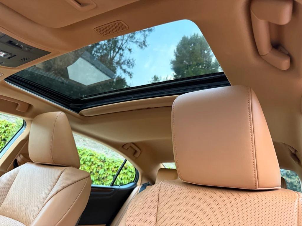 used 2024 Lexus ES 300h car, priced at $41,281