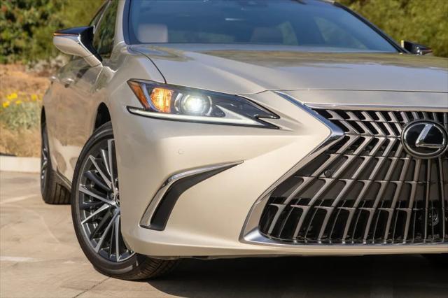 new 2025 Lexus ES 300h car, priced at $48,065