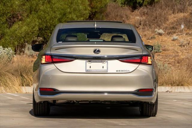 new 2025 Lexus ES 300h car, priced at $48,065