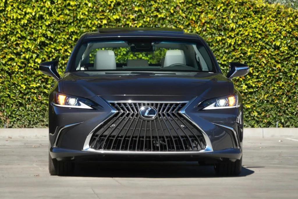 new 2025 Lexus ES 300h car, priced at $49,204
