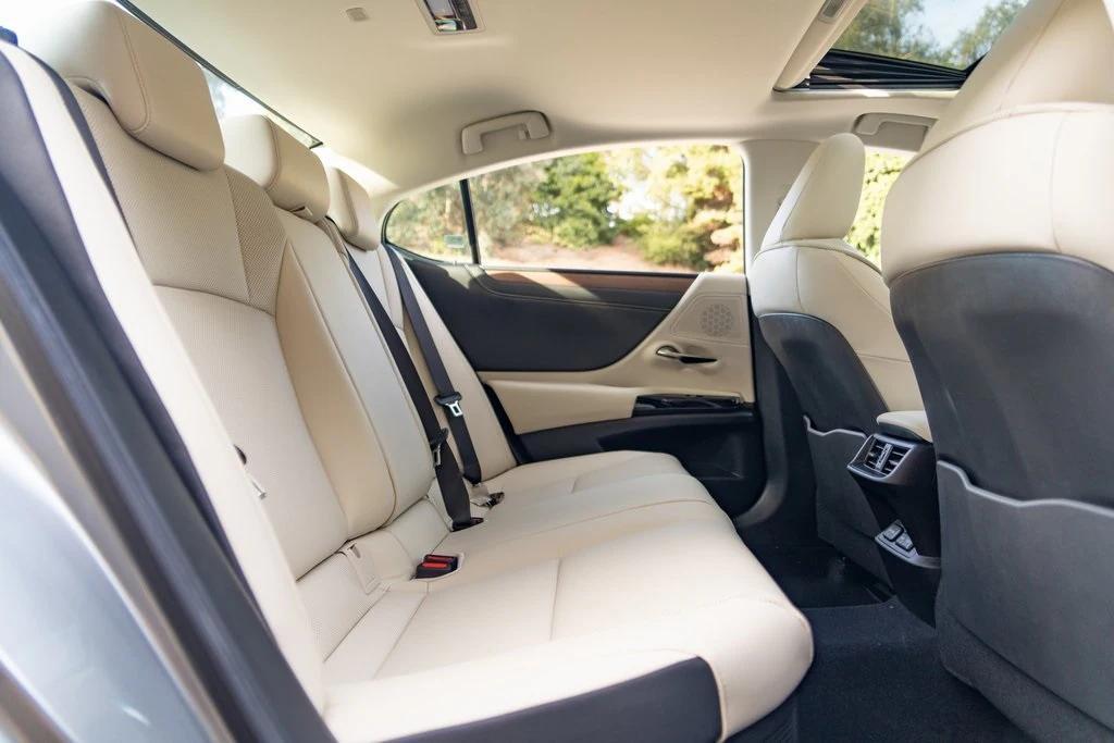 new 2025 Lexus ES 300h car, priced at $49,204