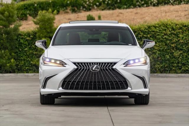new 2025 Lexus ES 300h car, priced at $55,905
