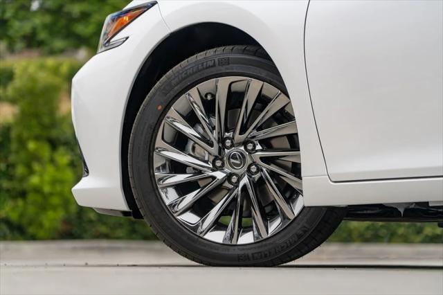 new 2025 Lexus ES 300h car, priced at $55,905
