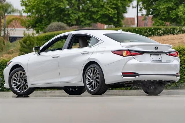 new 2025 Lexus ES 300h car, priced at $56,234