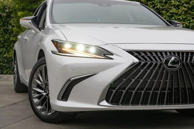 new 2025 Lexus ES 300h car, priced at $56,234