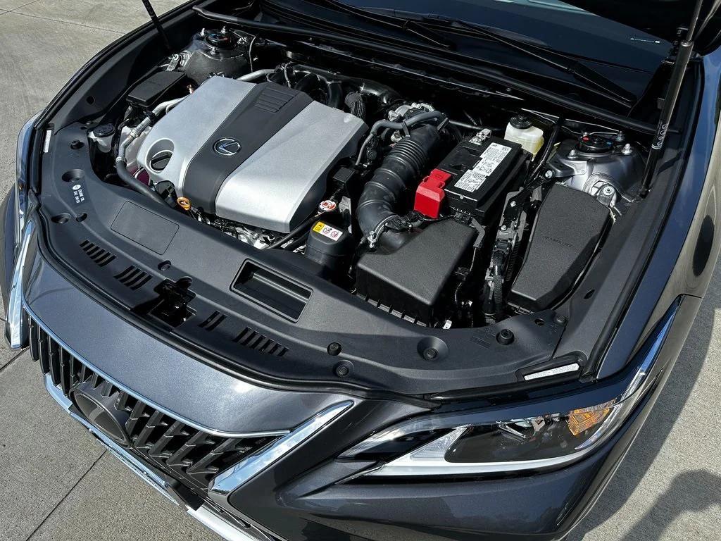 new 2025 Lexus ES 350 car, priced at $50,015