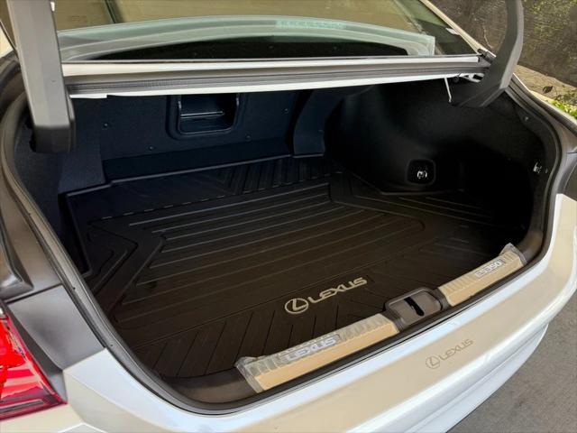 used 2025 Lexus ES 350 car, priced at $39,991