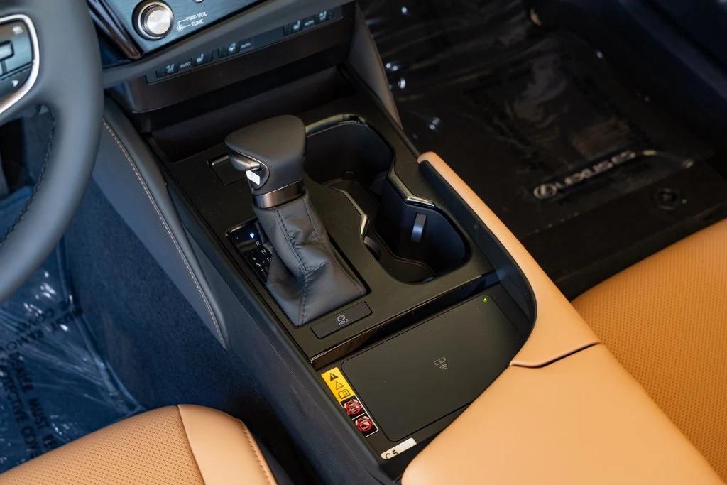 new 2025 Lexus ES 350 car, priced at $47,385