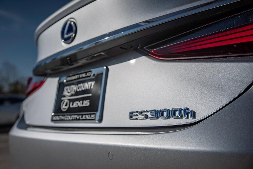 new 2024 Lexus ES 300h car, priced at $50,570