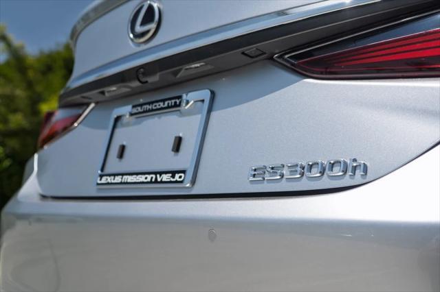 new 2025 Lexus ES 300h car, priced at $50,010