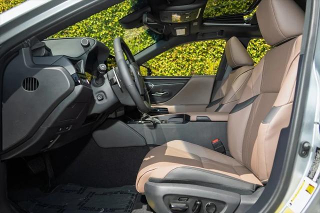 new 2025 Lexus ES 300h car, priced at $50,010