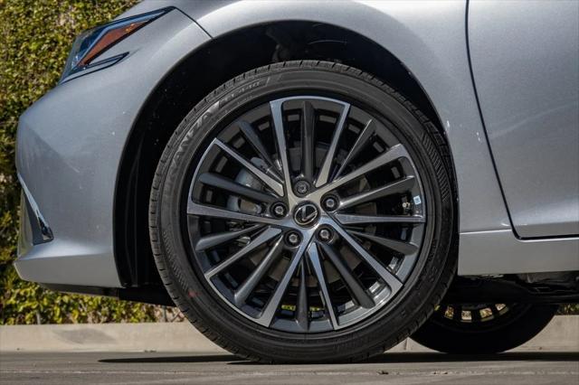 new 2025 Lexus ES 300h car, priced at $50,010