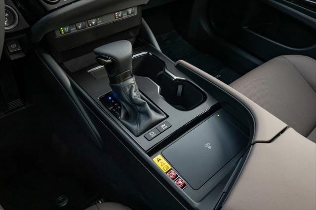 new 2025 Lexus ES 300h car, priced at $50,010