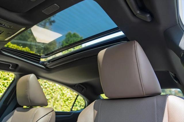 new 2025 Lexus ES 300h car, priced at $50,010