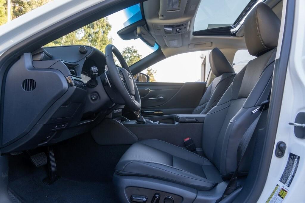 new 2024 Lexus ES 300h car, priced at $51,215