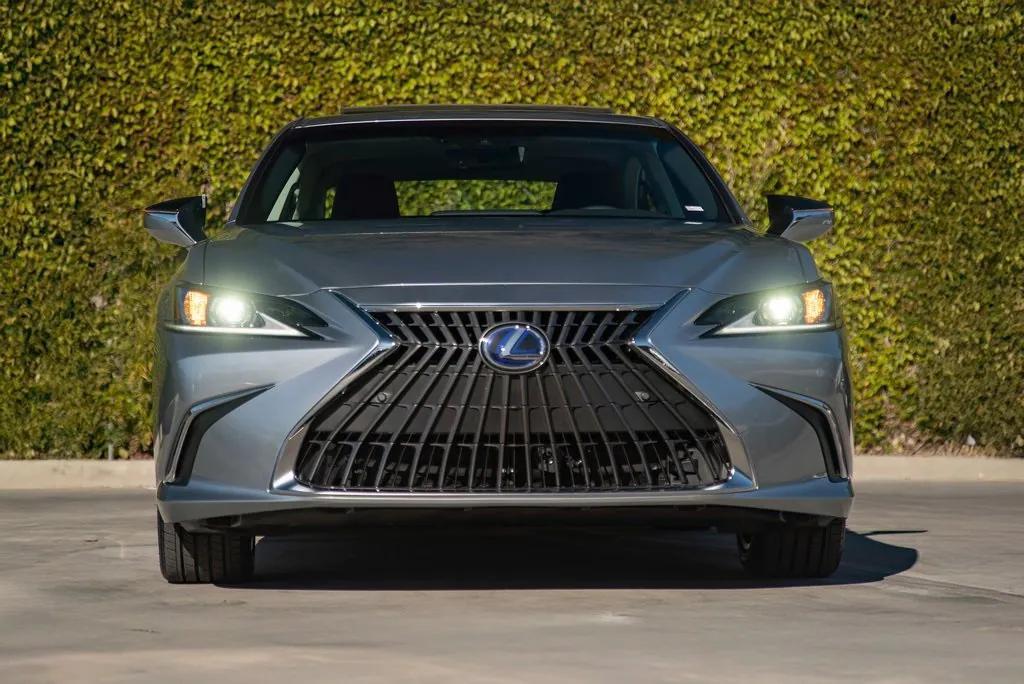new 2025 Lexus ES 300h car, priced at $50,744